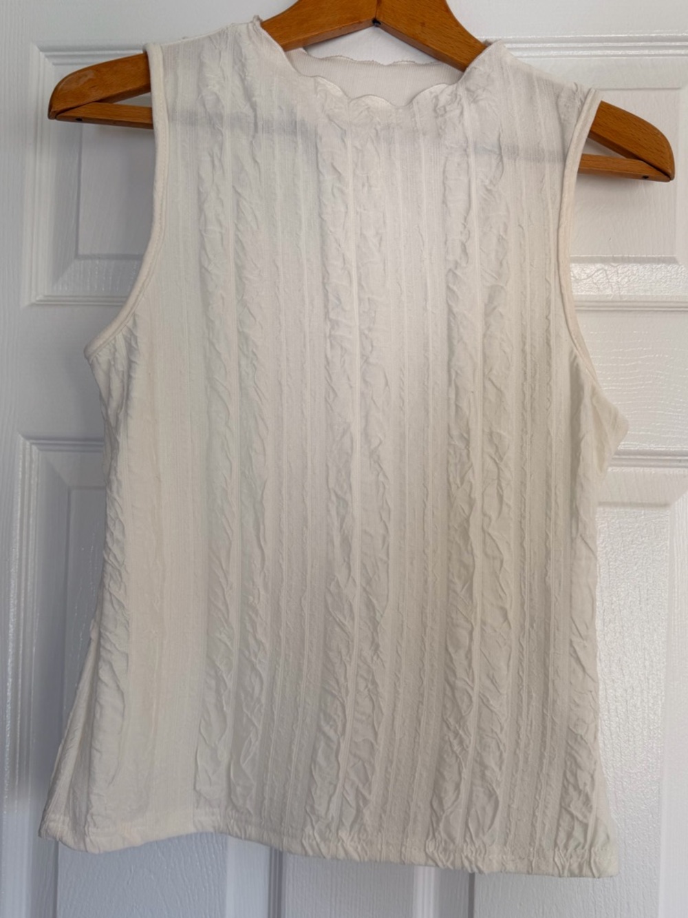 SHEIN Cream Textured Scallop Neck Sleeveless Tank Top Size M